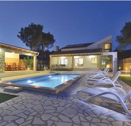 3 Bedroom Villa with Garden and Pool near Sibenik, Sleeps 6-8